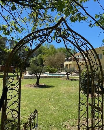 Bed and Breakfast L'Eveil En Provence Entrecasteaux Экстерьер фото