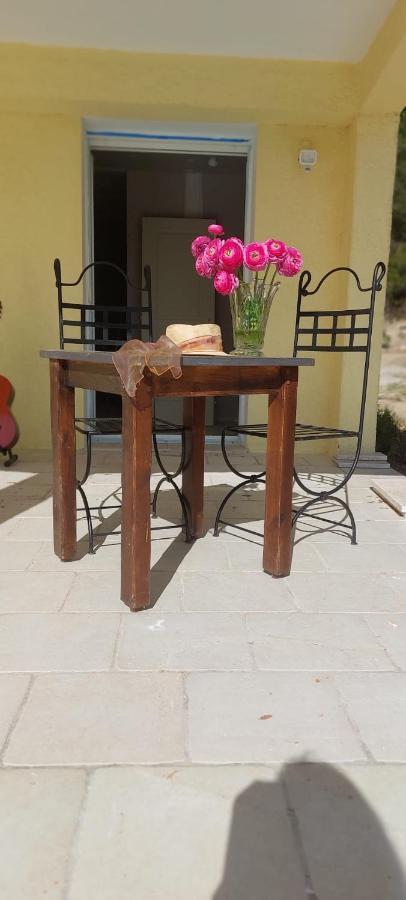 Bed and Breakfast L'Eveil En Provence Entrecasteaux Экстерьер фото