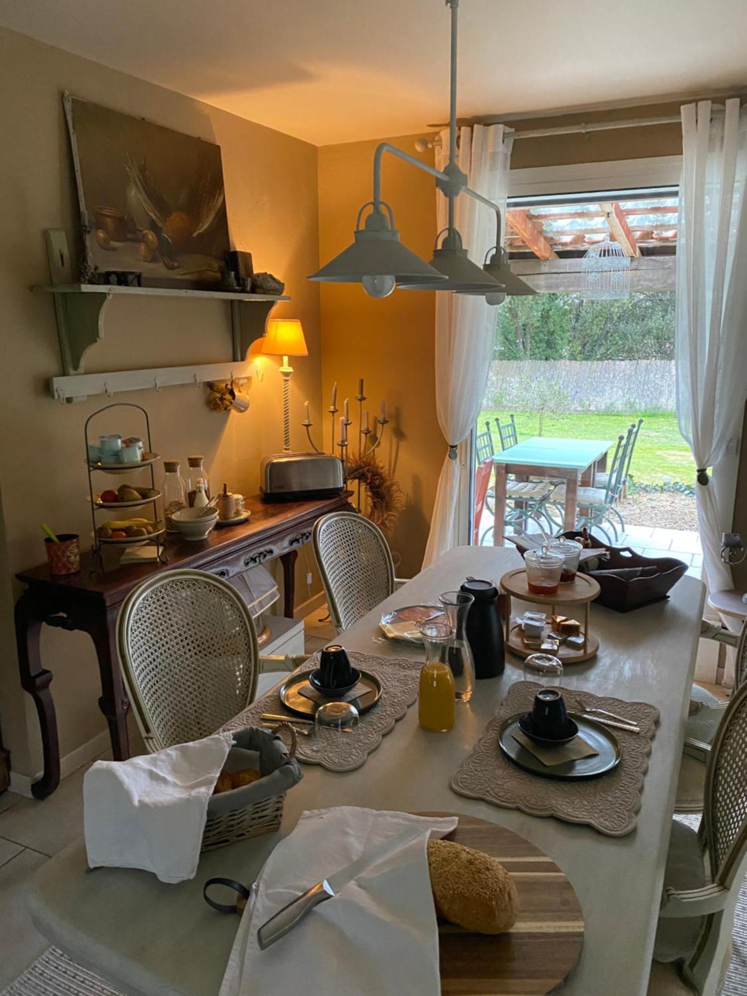 Bed and Breakfast L'Eveil En Provence Entrecasteaux Экстерьер фото